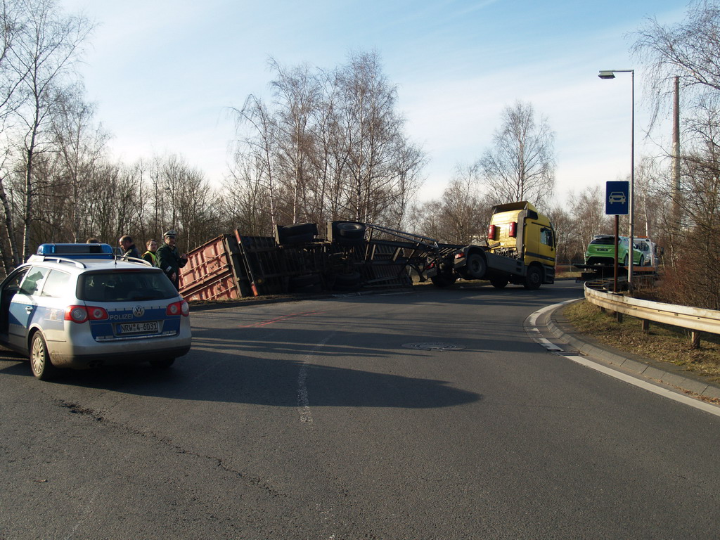 LKW verliert Container Koeln Niehler Ei P045.JPG